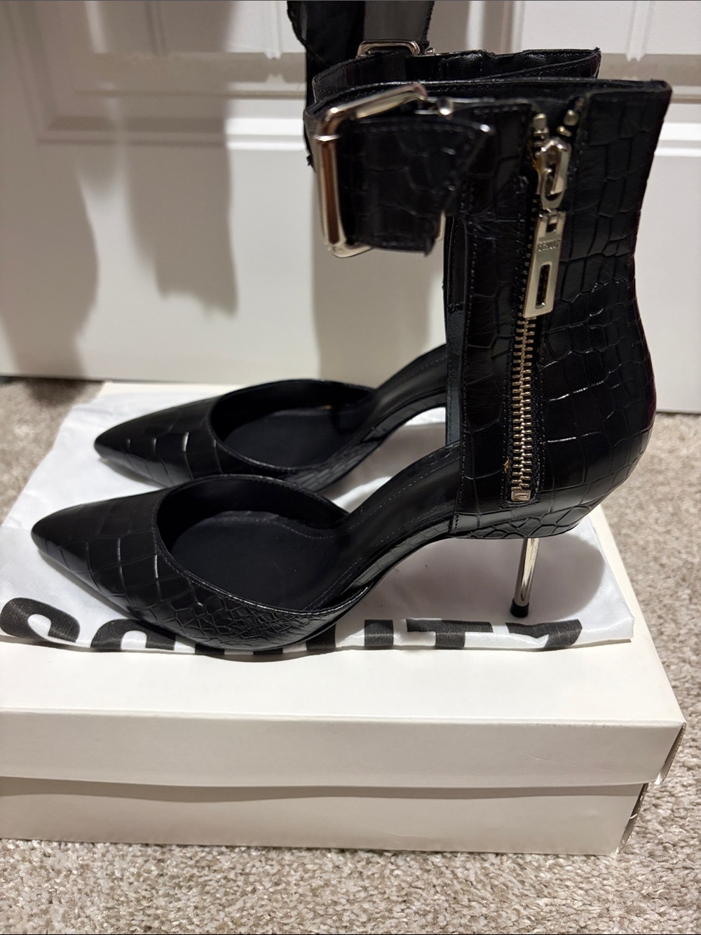 NIB✅ SCHUTZ Black Croc-Embossed Pointed Ankle-Strap Pumps - Picture 2 of 6